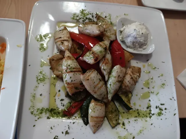 Gegrillte Calamari mit Gemüse